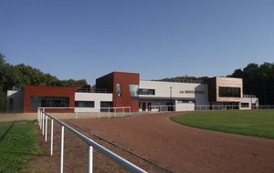 Gymnase des Montélièvres de Saintry.JPG